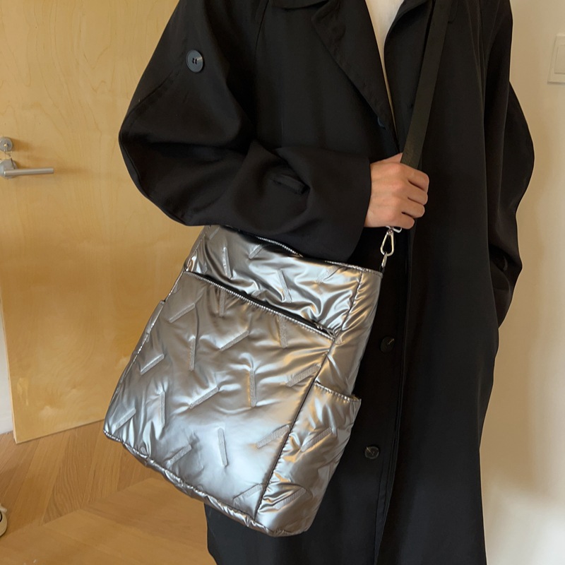 Demi-season capacious one-shoulder bag