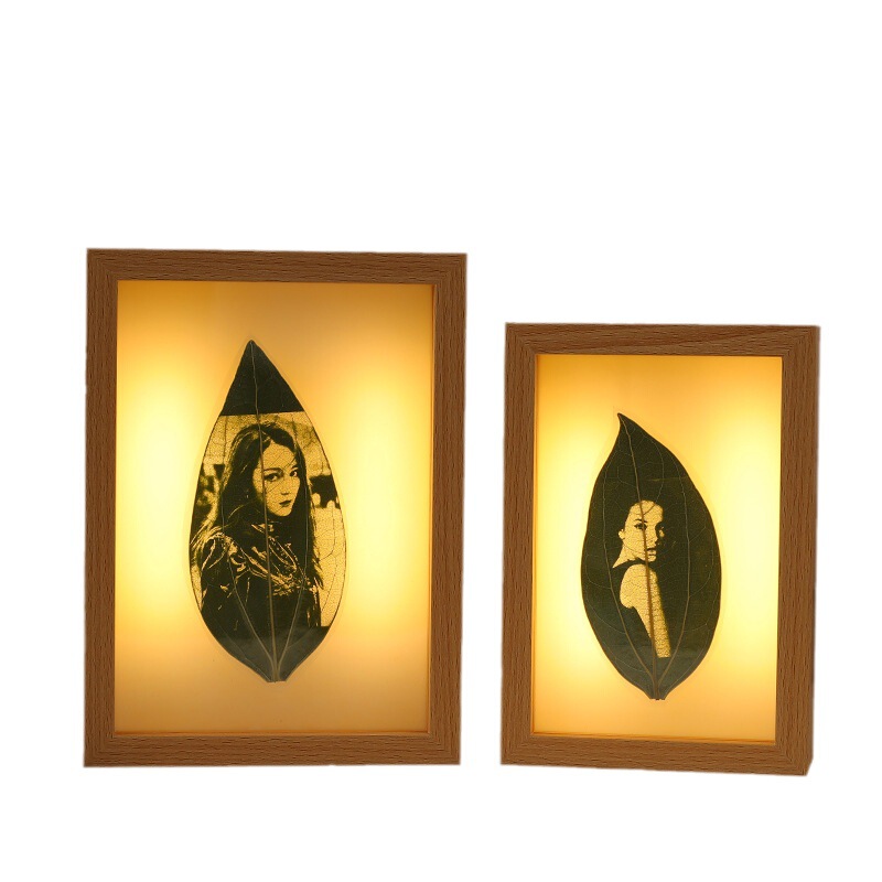 木の葉の彫刻のフォトフレームは灯の源の葉の彫刻の写真の贈り物の卸売りを持って女子学生に彼女の祝日の誕生日を送ります。|undefined