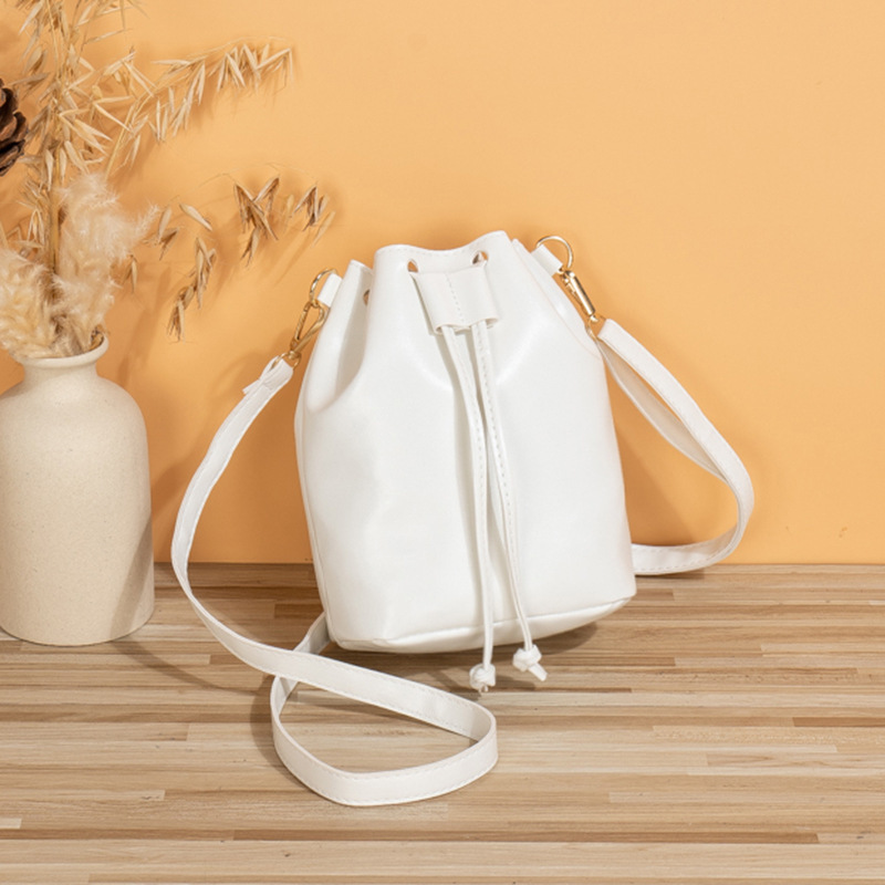Bolsas de moda para mujeres 2023 bolsas de moda simples de color sólido gran capacidad bolsas de balde al por mayor