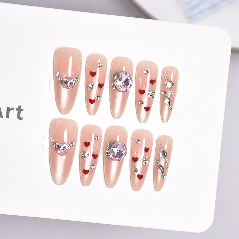 Pequeño libro rojo estilo caliente ojo de gato amor armadura de vestir dulce pieza de uñas desmontable almendra larga fábrica al por mayor manicura