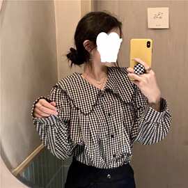 长袖格子衬衫女设计感小众春秋新款百搭复古港味法式娃娃领上衣