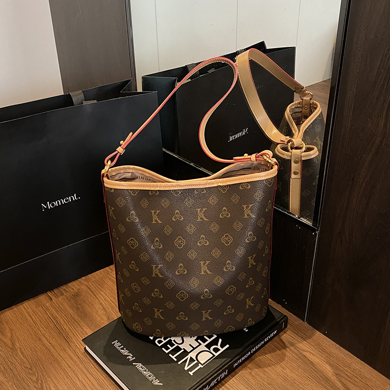 Vintage Retro Floral Bucket Bag Light Luxury Women's 2025 New Large Capacity Tote Underarm Bag Single Shoulder Crossbody Bag