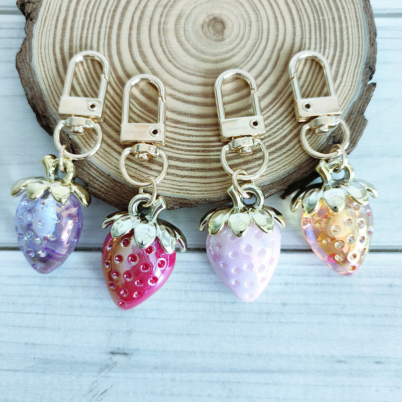 Colorful, fresh, ins-style acrylic strawberry keychain bag pendant DIY beaded accessory decoration Colorful, fresh, ins-style acrylic strawberry keychain bag pendant DIY beaded accessory decoration