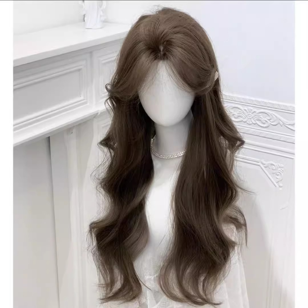 פאות נשים קוני חורף סגנון קוריאני חדש שיער גלי נפח בחום אפר אגוזי לוז עם חלק אמצעי ותלתלים ארוכים, מראה ריאליסטי