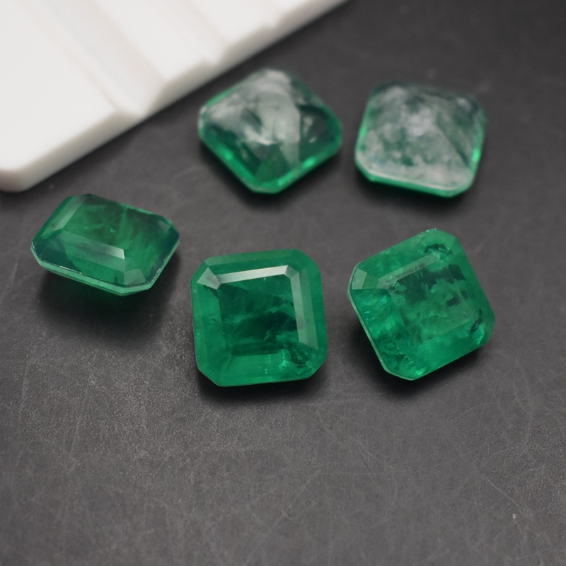 正方形心形拼合祖母绿宝石