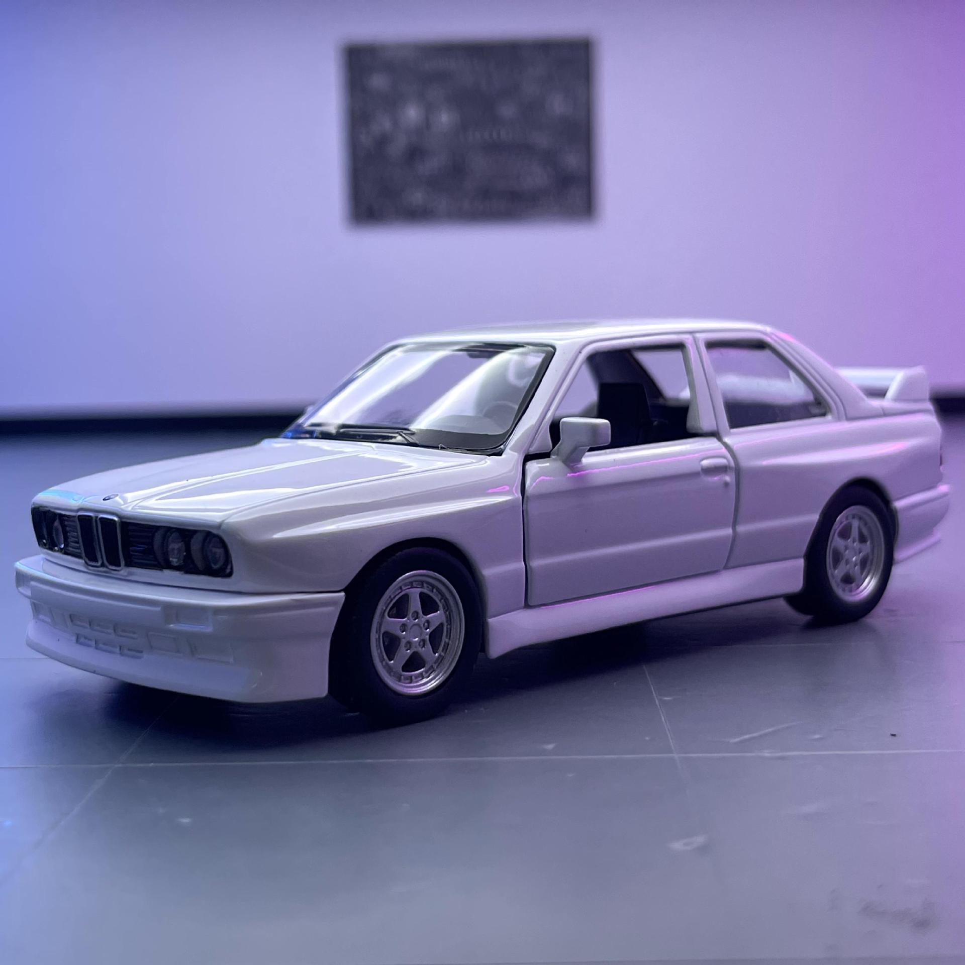 Marco de aleación 1:36 BMW M31987 Retro Coche deportivo modelo Tire hacia atrás Luz Silenciosa modelo de coche de juguete adornos