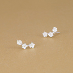 S925銀針三朵梅花小桃花女花朵耳環氣質日韓國簡約個性百搭學生潮
