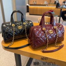 25A保龄球包小香风菱格炼条波士顿枕头包覆古斜挎手提女包中古包