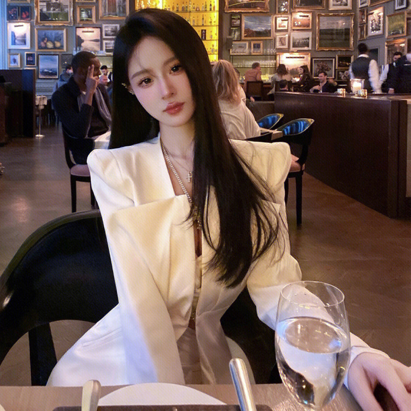 Designer-Inspired Niche Blazer for Women, 2026 Spring New Style, High-End Street Style, Unique Waist-Exposing Suit Jacket, Trendy