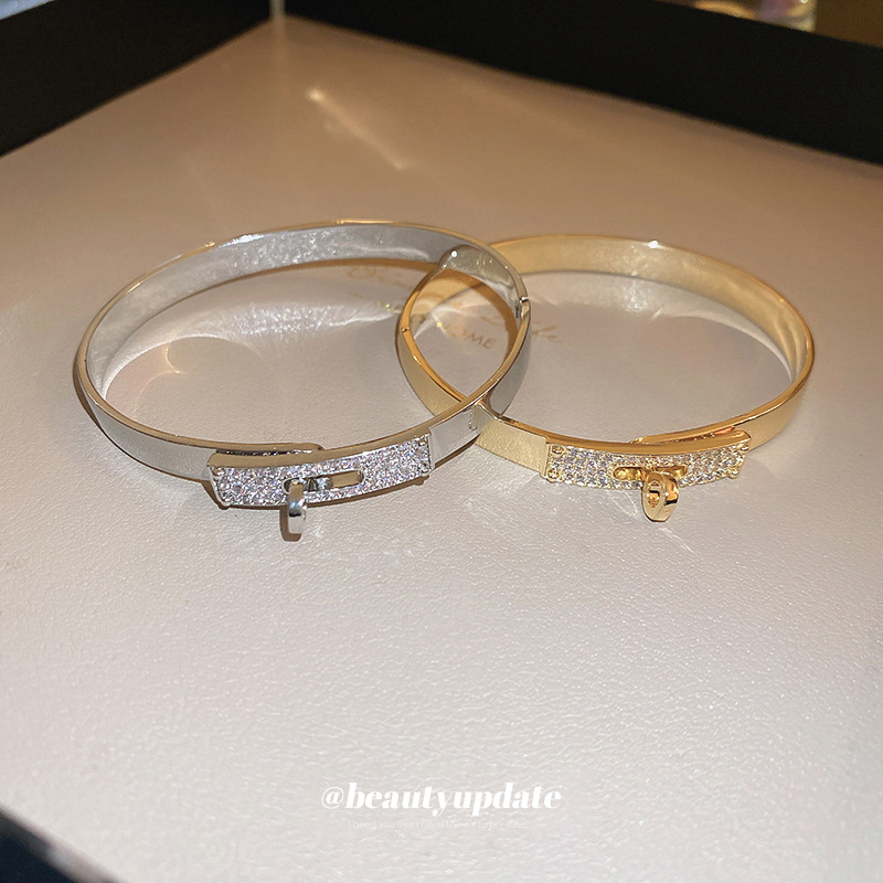 Real oro galvanizado ZIRCON hebilla pulsera estilo frío luz lujo moda pulsera nicho versátil alto sentido pulsera al por mayor