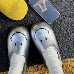 スマイリーフェイスビッグヘッドビルケンシュトックシューズ女性用アウターウェア2025春新作厚底レイジーカジュアルつま先ハーフスリッパ