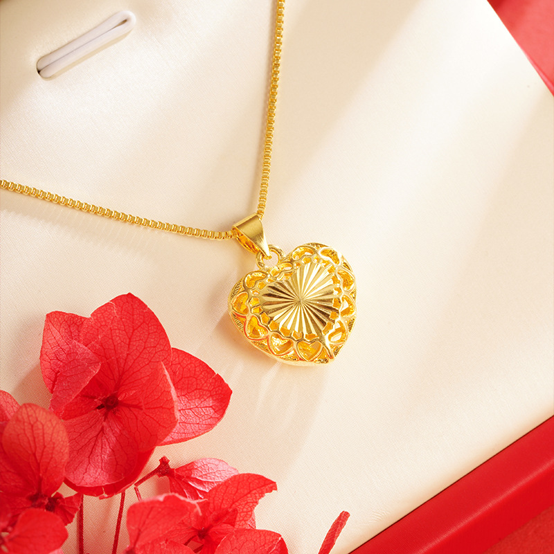 Arena oro estilo popular amor hueco tallado flor colgante melocotón corazón todo partido dulce tridimensional Pequeño Libro Rojo mismo estilo fábrica al por mayor