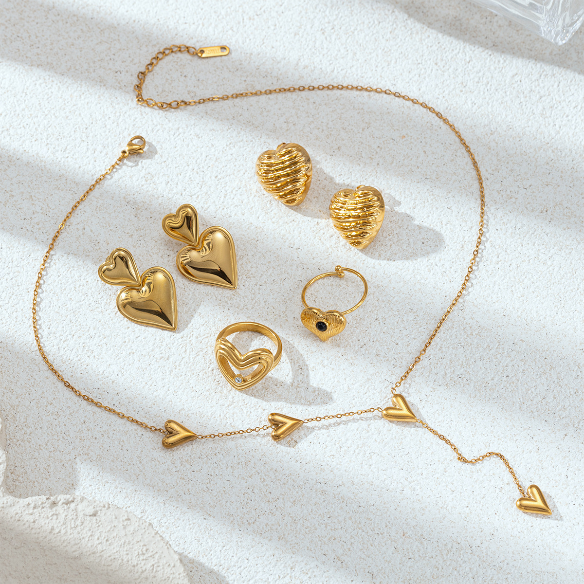 Tina Europa y América collar de acero inoxidable mujer no se desvanece diseño de oro amor conjunto de joyas ventas calientes transfronterizas