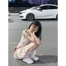 纯欲风碎花吊带裙女2024年夏季新款法式复古小个子收腰显瘦连衣裙