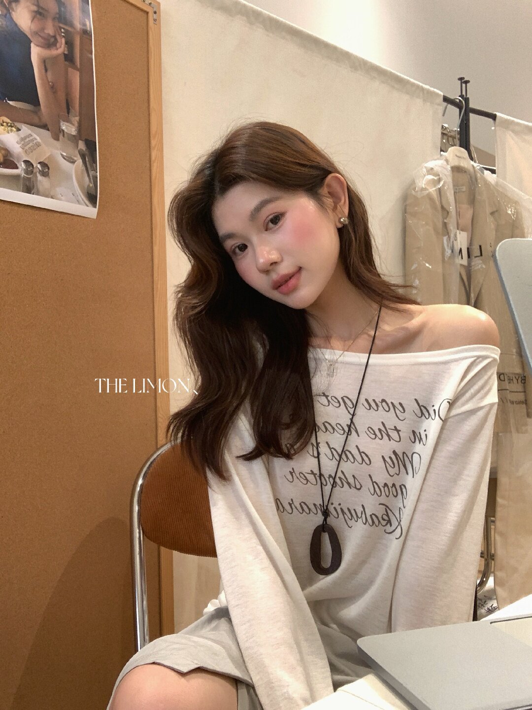 Áo thun nữ tay dài cổ tròn in chữ, phong cách Hàn Quốc, chất liệu cotton thoáng mát — màu đen, màu trắng, màu xám, màu vàng chi tiết 54