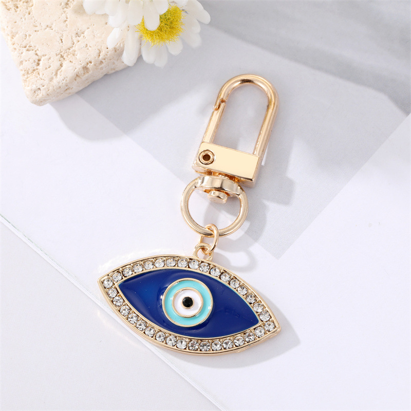 Fashion Diamond Drop Oil Heart-shaped Blue Eyes Keychain display picture 5