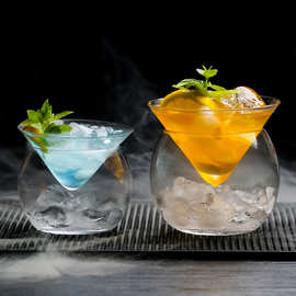 厂家批发新款分子鸡尾酒杯创意透明玻璃三角带底座饮料果汁调酒杯