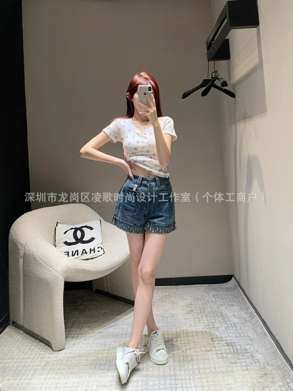 LENGE南油婦人服D25 エレガントでカジュアル、シンプルで若々しい、老眼鏡風の裾が特徴のデニムショートパンツ、どんなスタイルにも合う万能アイテム|undefined