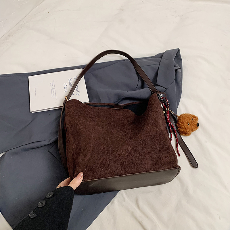 Bolso retro para mujeres 2024 invierno nuevo estilo de moda gran capacidad de alta sensación bolso de moda ocio bolso de hombro