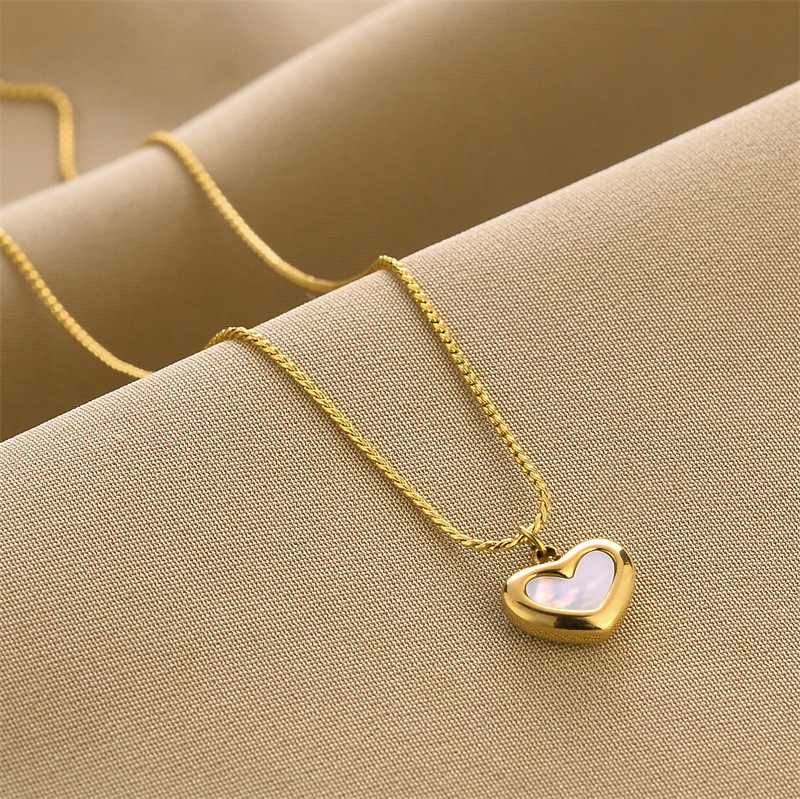 Date Occasion Titanium Steel Material Fashion Heart Shape Titanium Steel Gold Plated Necklace