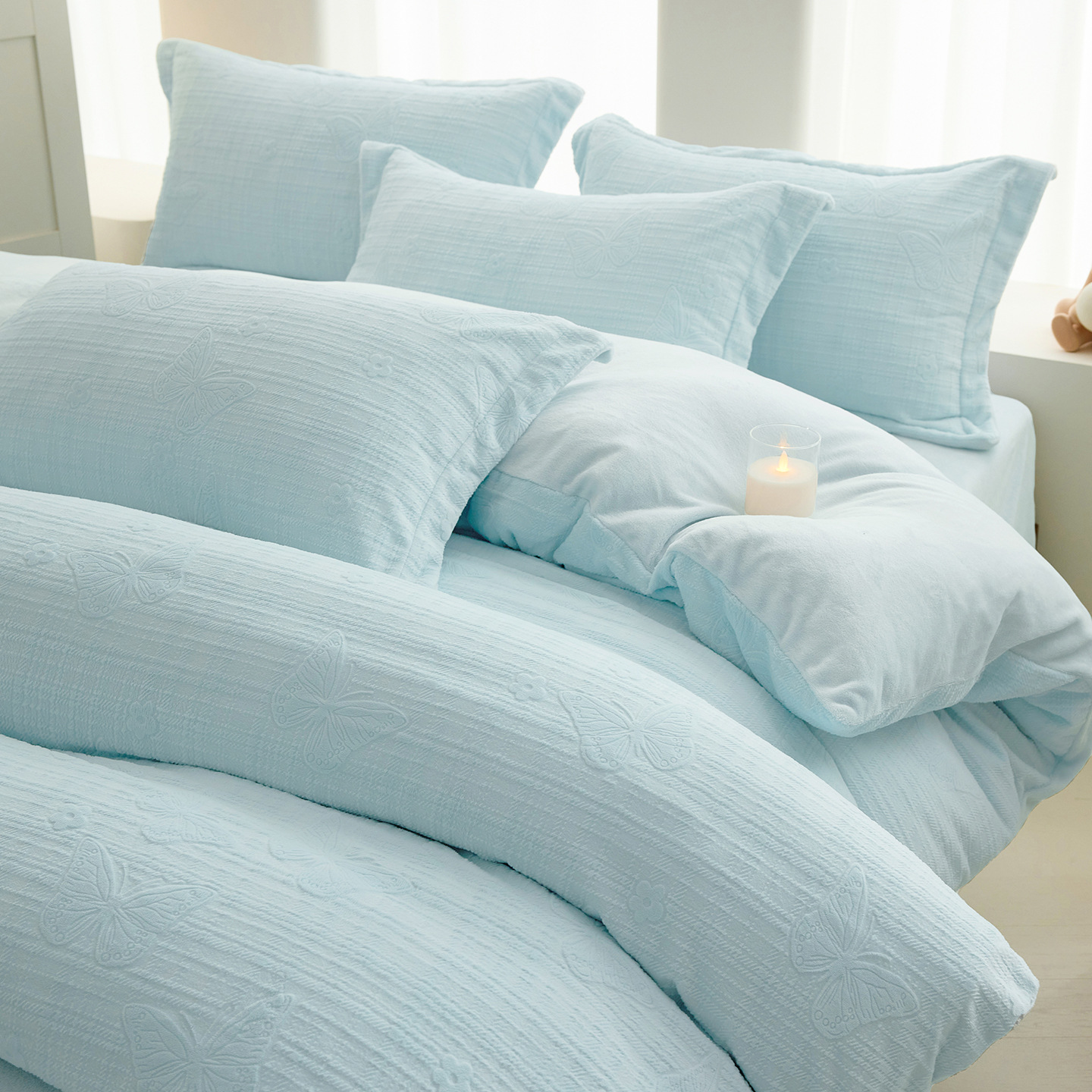 Una clase de cuatro piezas de seda de leche engrosada de alto peso 5D esculpido edredón cubierta sábanas de cama de invierno Kits de calor