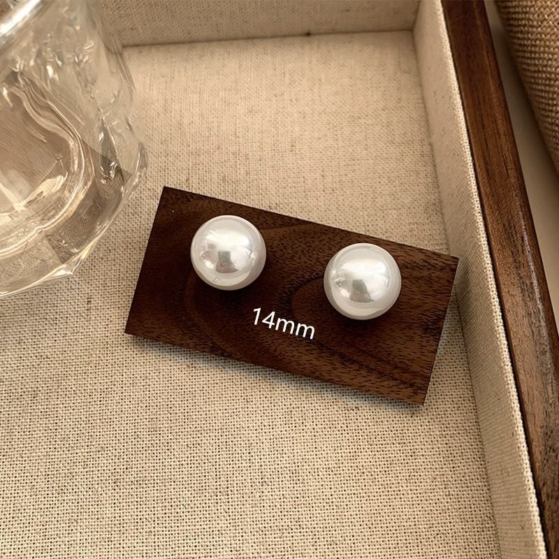 Pendientes transfronterizos, pendientes de metal de alta calidad, pendientes de 2025 nuevos pernos de moda, temperamento ligero y lujoso, pendientes de atmósfera