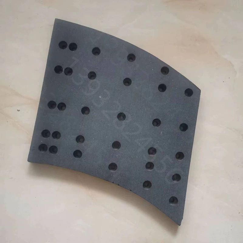 Производитель изготовил на заказ тормозные колодки из минерального волокна с 31 отверстием для буровой установки.
