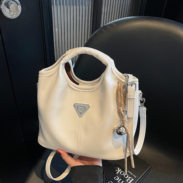 Popular bolso de mano super caliente para mujeres 2025 nueva moda versátil bolso de hombro para viajar bolso de cubo de textura superior