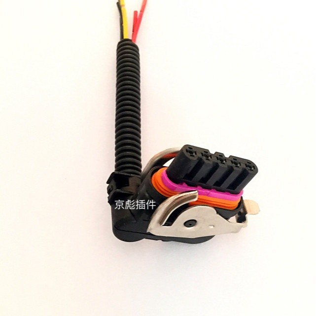 奔驰德龙3000隆豪沃金龙宇通黄海沃尔沃博士博世发电机线束插头