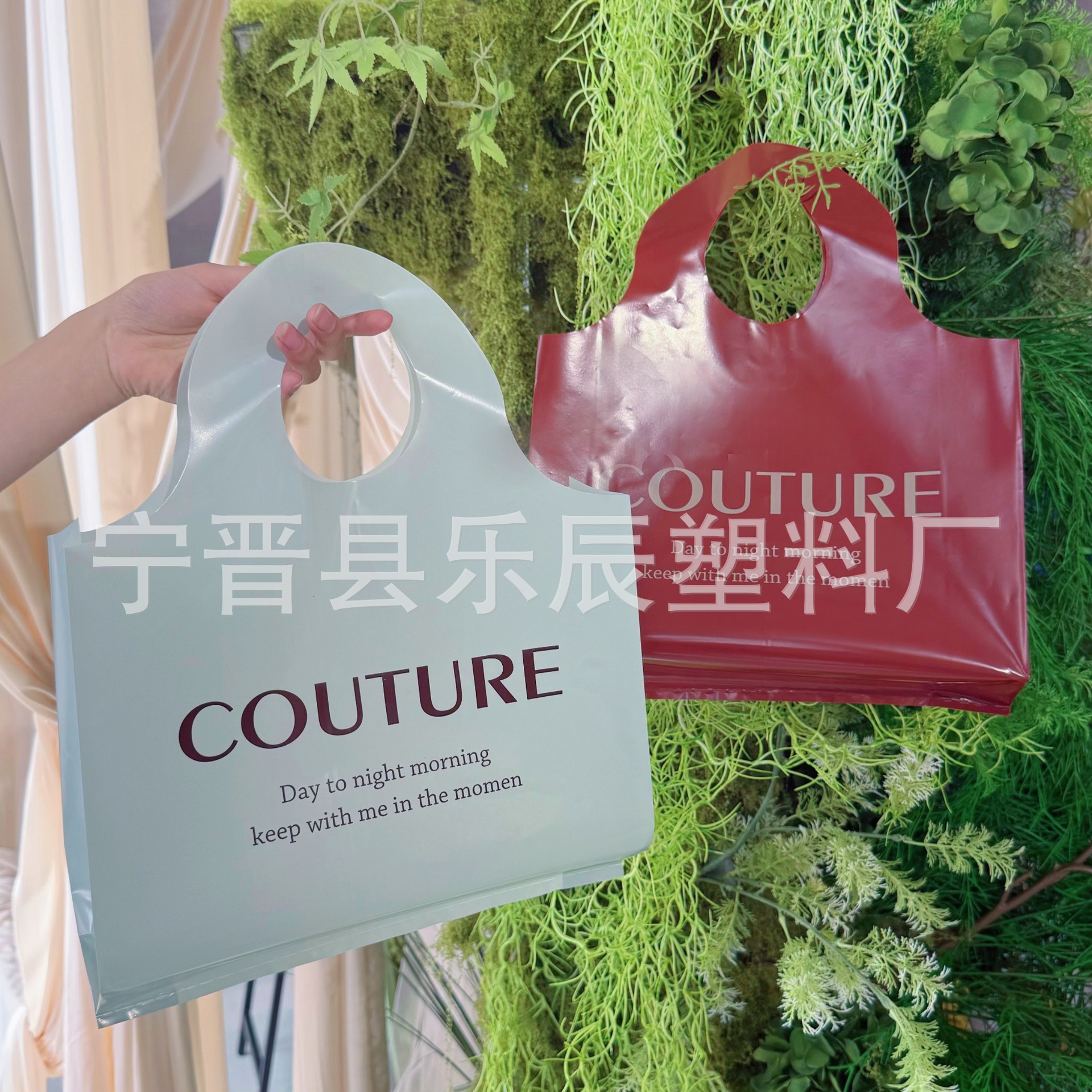 Bolsas redondas al por mayor logotipo de impresión de tendencia bolsas de plástico de moda bolsas de ropa de moda image 10