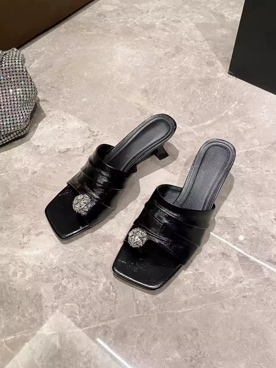 Sandal cao gót nữ mũi vuông đính đá gót thô 9 cm — màu đen, màu trắng chi tiết 6
