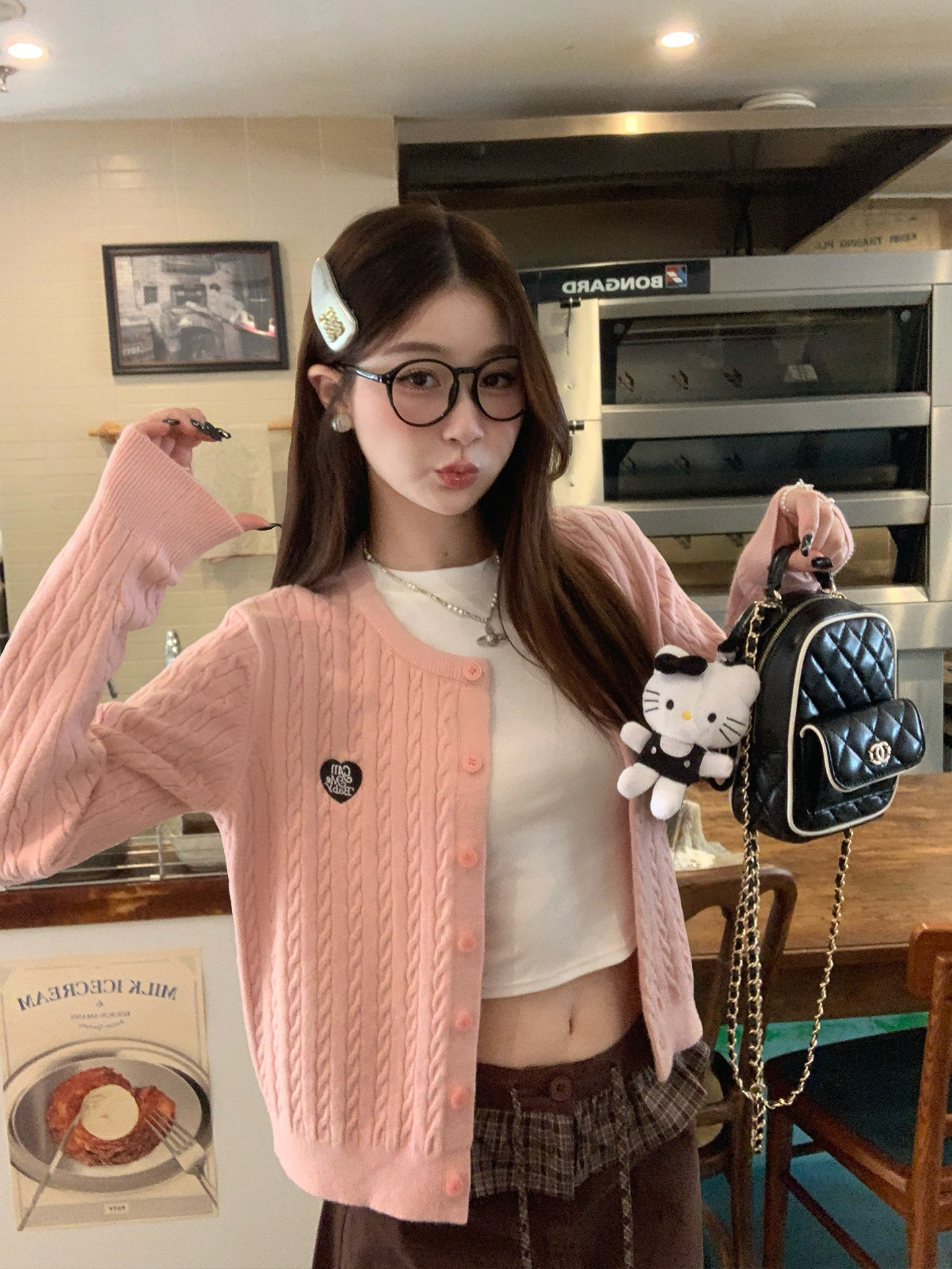 黄色のカーディガン、ニットカーディガン、レディース2025年新作、ショート丈、ゆったりとした春秋の麻花編みセーター、高級感のあるトップス