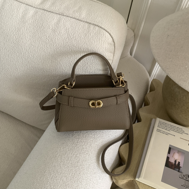 Bolsos de mano de nicho de alta calidad para mujeres 2026 nuevo estilo coreano ligero bolso de lujo Kylie de moda simple mochila de hombro