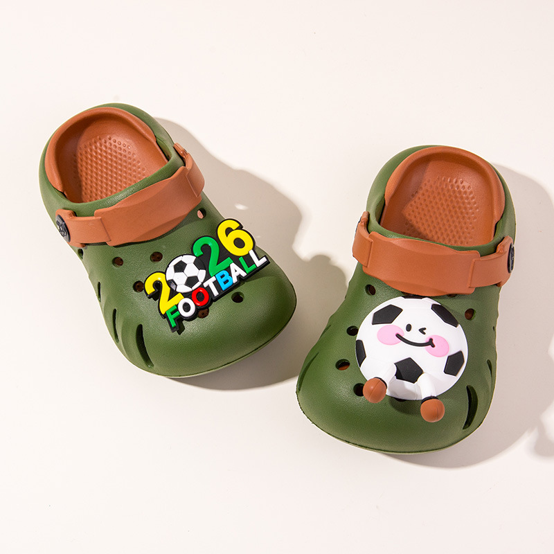 Zapatillas infantiles bonitas de fútbol para niños pequeños en el interior zapatillas frescas para jugar dos zapatos de verano