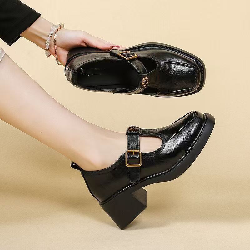 2026 nuevo estilo francés de tacones de mujer cuadrados huecos suela gruesa Mary Jane primavera y verano zapatos británicos tacones altos aumentados negros