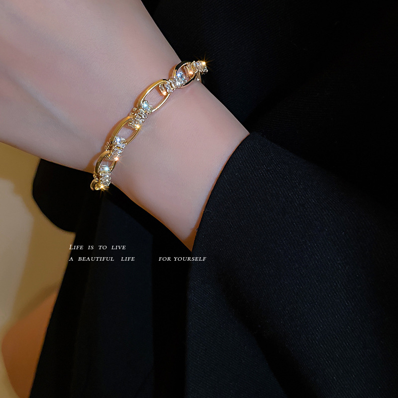 Zircon chain bracelet Europe and the Uni...