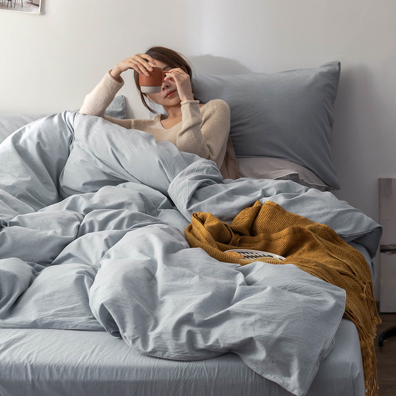 Color sólido y simple estilo nórdico algodón cuatro piezas de sábanas de algodón cubiertas cama de dormitorio de estudiantes de tres piezas de ropa de cama
