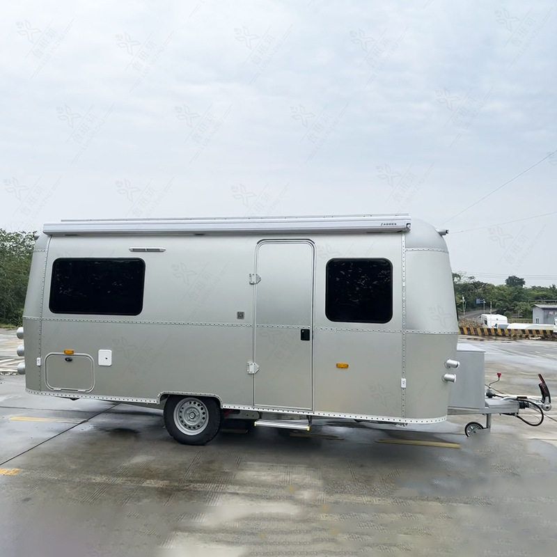 Camping al aire libre RV retro camping ventilado remolque de metal estilo británico romántico a prueba de viento y calentamiento RV