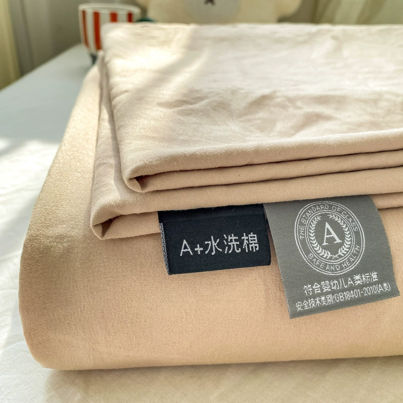 Чистая вода типа А, вымытые облачные хлопчатобумажные простыни в студенческом общежитии