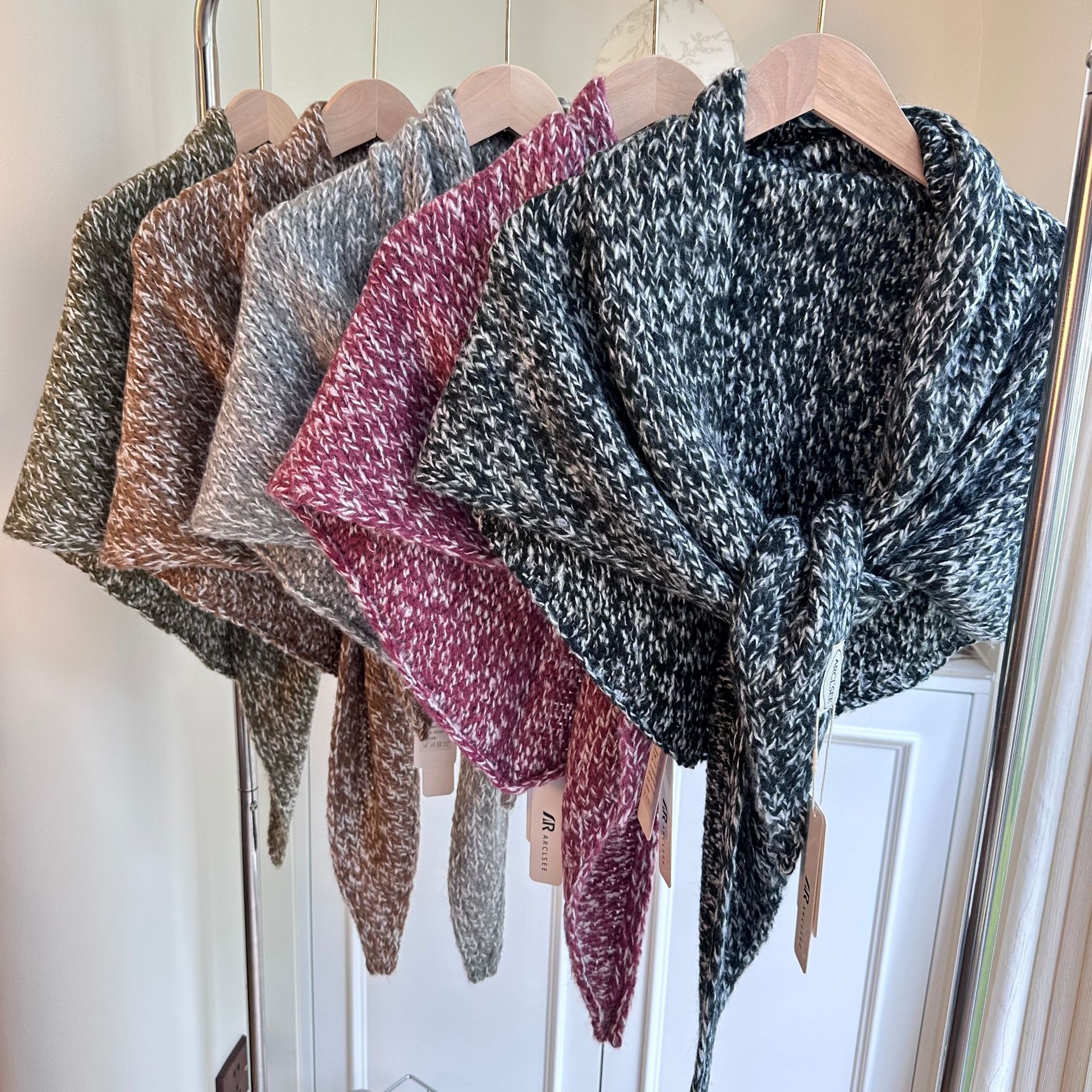 Korean Wool Blend Thickened Triangle Scarf Shawl with Floral Pattern for Autumn and Winter Versatile Neck Warmer Neck Scarf