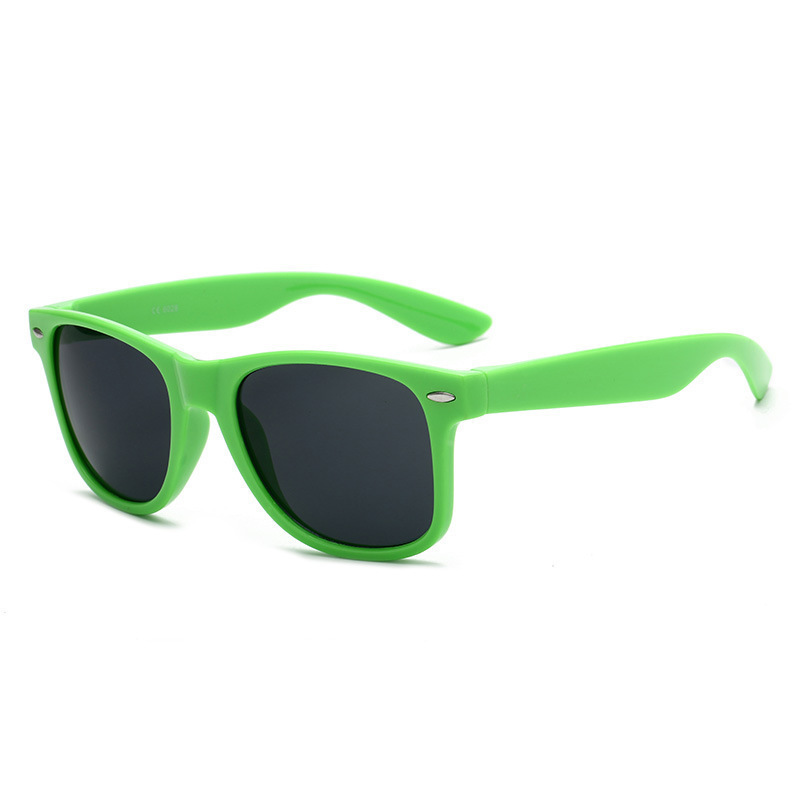 Gafas de sol retro de moda 2025, estilo caramelo con clavos de sombrilla de arroz, venta al por mayor directa de fábrica
