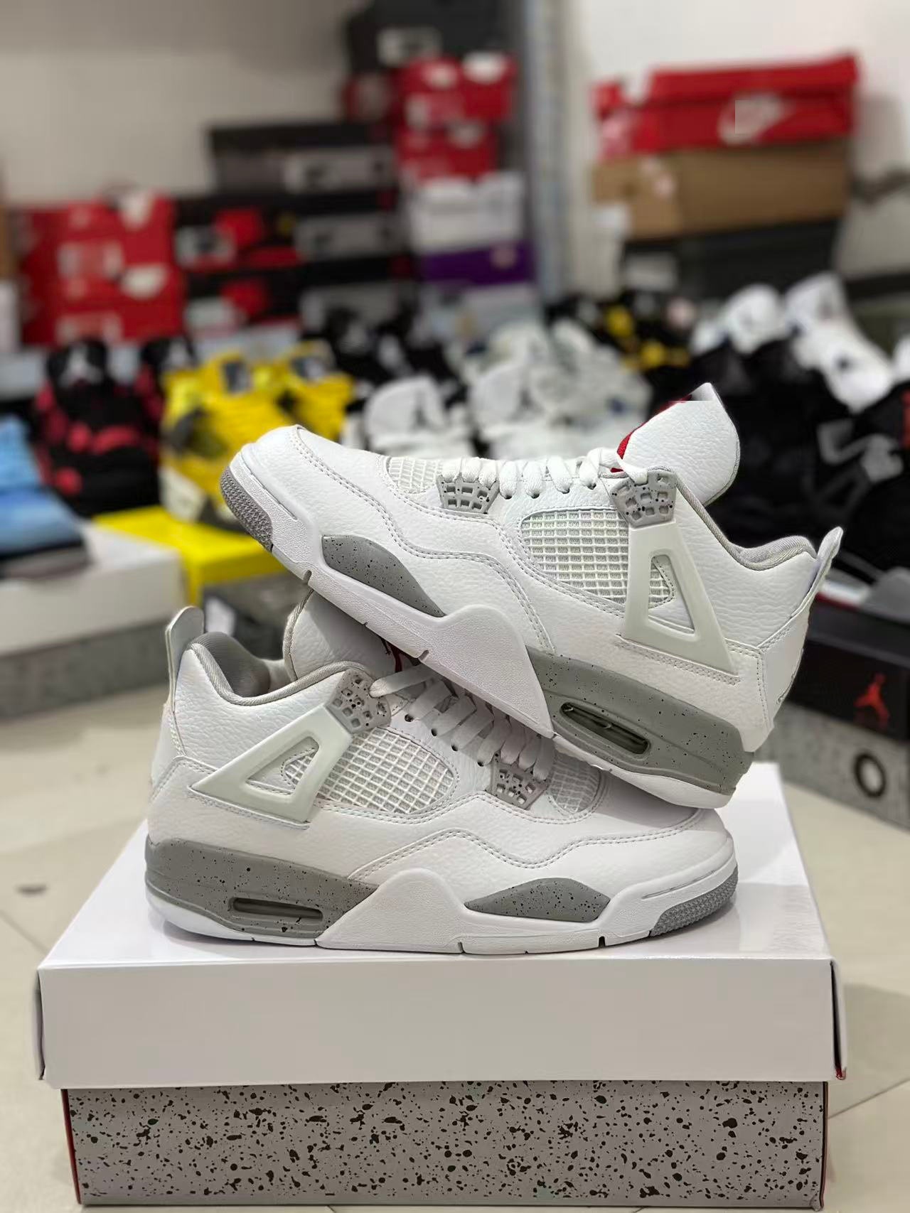 Pure original AJ4 zapatos de baloncesto Joe4 clásicos de cemento blanco negro amarillo eléctrico femenino para ayudar a hombres y mujeres zapatos de baloncesto Pitian