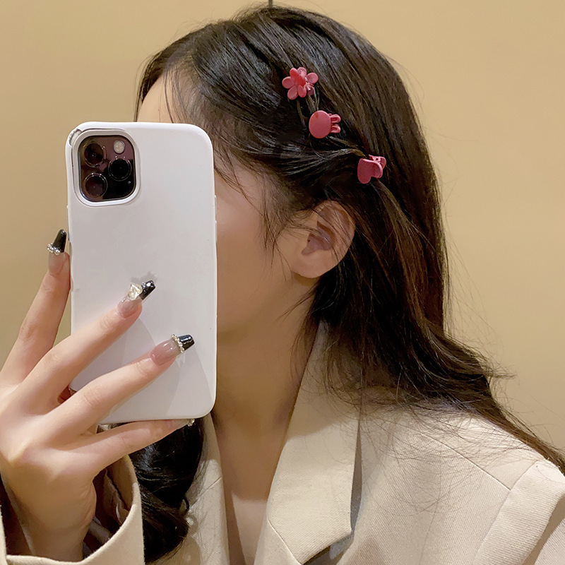 王女の頭の前髪はミニを挟んで、サイドの小さいサイズの額の髪を挟みます。|undefined