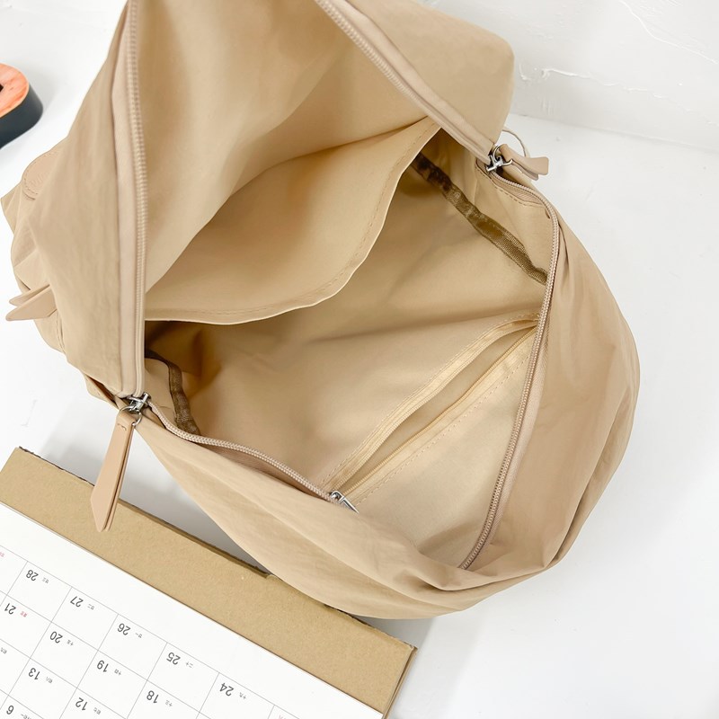 Mochila de nailon para mujer 2024 nuevo estilo ligero para mujer mochila de viaje ultraligera anti-salpicaduras de agua mochila de viaje al por mayor