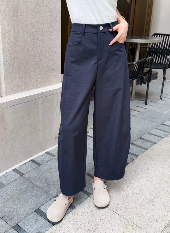 ​​深圳高端肌理纹理重工挺括复古宽松弯刀阔腿休闲裤精品女装|undefined