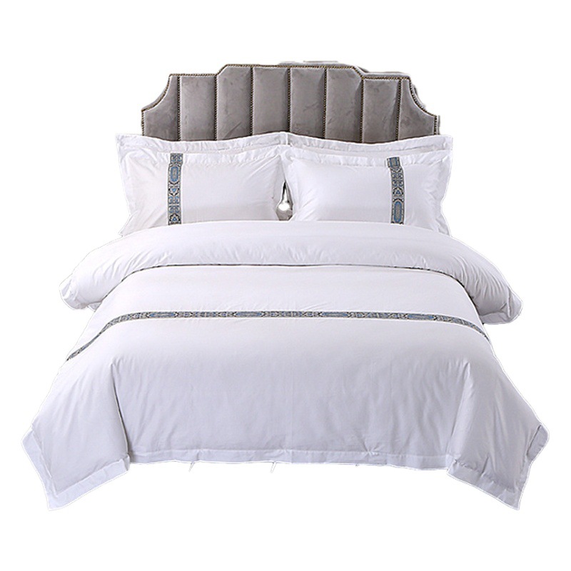 Juego de cama de hotel de cuatro piezas al por mayor Hotel cama y desayuno algodón homenaje satén hoja de cama edredón cubierta de cinco estrellas hotel ropa de cama conjunto