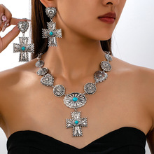 �羳ϣ���W���r�б���ٴ���|�������e�yɫ�朶��h���b���Ů