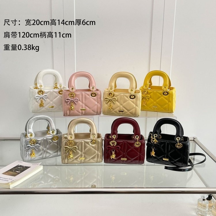 Cross-border light luxury small square bag 2026 new diamond pattern women's crossbody versatile handbag niche fashion trendy women's leather goods
