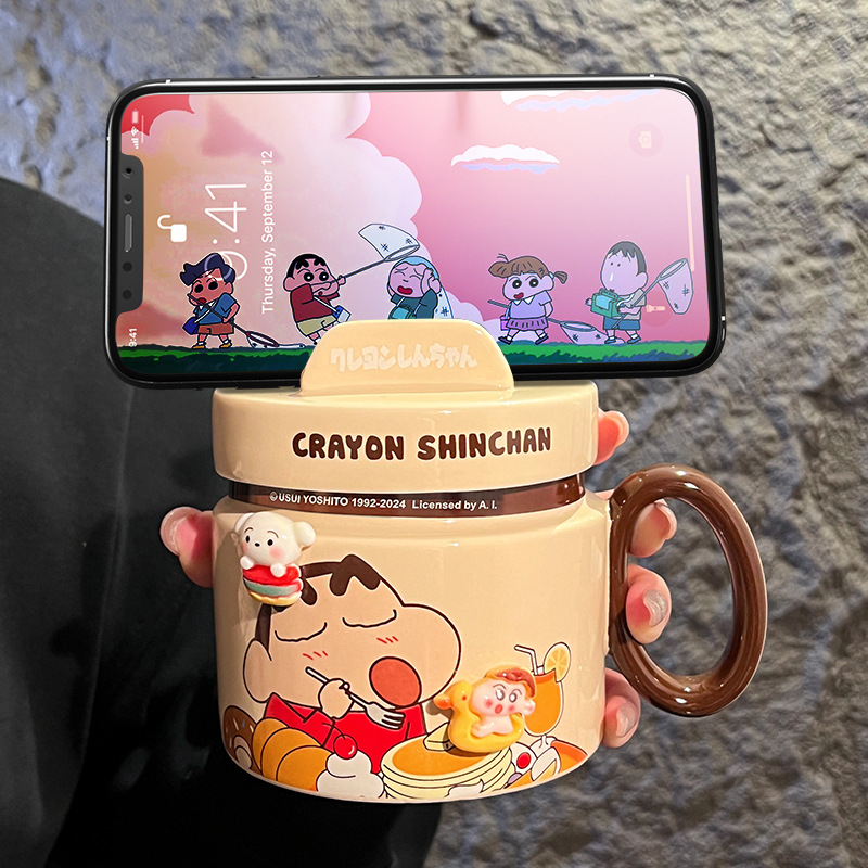 Crayon Shin-chan soporte de marca compartida con tapa taza de cerámica de dibujos animados linda taza de alto valor taza de desayuno caja de regalo