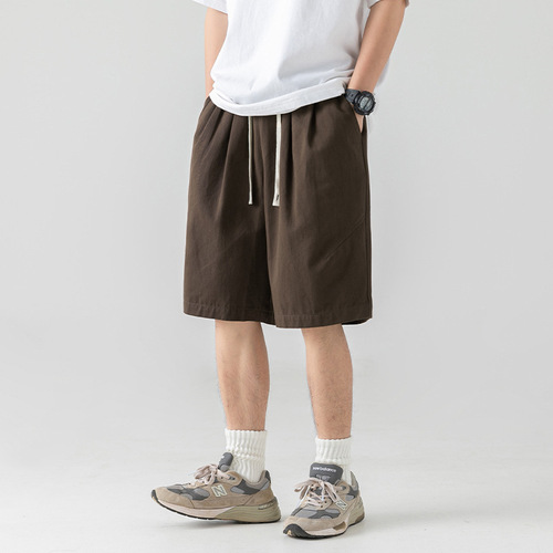 Japanese-style men's casual work shorts with a loose fit, suitable for summer, versatile, basic solid color, pleated, five-pocket pants for men.
